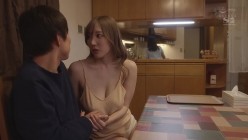 SSIS-469 幼なじみ姉妹の妹の方と付き合った僕の事を実はずっと好きだった姉が嫉妬に狂ってノーブラおっぱい誘惑 小宵こなん 截图1