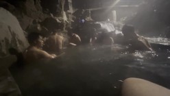 【cikaimoonLiWaynix】大胆露出无视路人 打篮球泡温泉 截图8