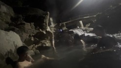 【cikaimoonLiWaynix】大胆露出无视路人 打篮球泡温泉 截图11