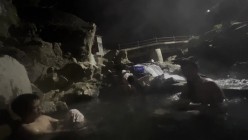 【cikaimoonLiWaynix】大胆露出无视路人 打篮球泡温泉 截图15