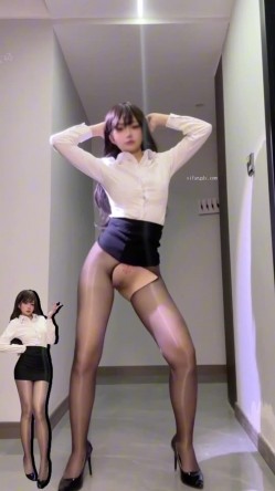 推特极品可甜可盐福利姬女神『小仙云』露脸长时定制变装抖音风裸舞动感自慰顶逼弹力插 截图4