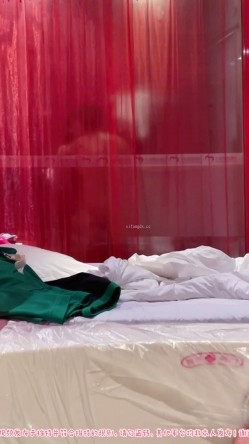【重磅核弹】绿帽夫妻露出大神【小可爱】，屌爆了，大白天在九寨沟，成都闹市街头都敢脱 截图7