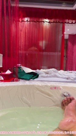 【重磅核弹】绿帽夫妻露出大神【小可爱】，屌爆了，大白天在九寨沟，成都闹市街头都敢脱 截图12