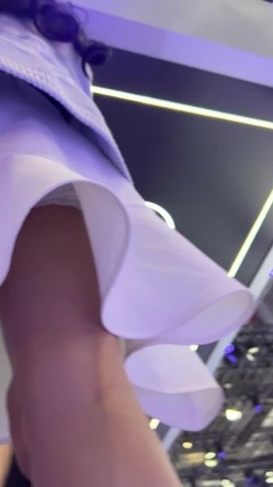 [超级裙底]最新2023上海车展各色美女模特 总有一款你喜欢 截图4