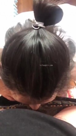 【性奴少妇&反差魅婊】超多漂亮淫妹淫妻淫女友啪啪口交甄选，靓妹舔肉棒 淫荡啪啪 骚穴特写 完美露脸 深喉内射篇 稀缺资源劲爆收藏 截图4