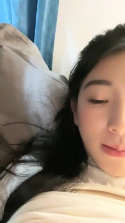 南京真实校花，【大二学妹】，教室课堂上露奶，宿舍偷拍舍友，绝品，馒头逼白虎，可以线下约，心动吗？ 截图6