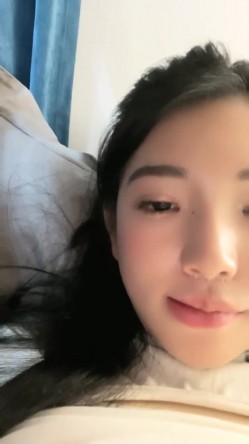 南京真实校花，【大二学妹】，教室课堂上露奶，宿舍偷拍舍友，绝品，馒头逼白虎，可以线下约，心动吗？ 截图7