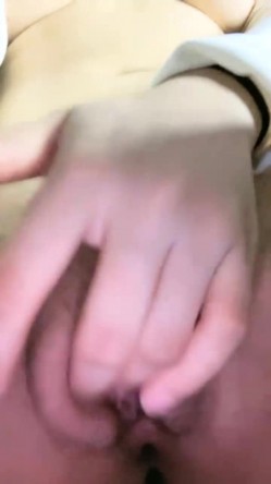 南京真实校花，【大二学妹】，教室课堂上露奶，宿舍偷拍舍友，绝品，馒头逼白虎，可以线下约，心动吗？ 截图14