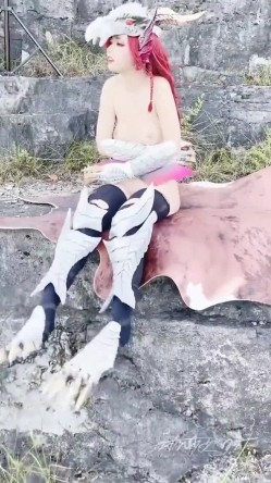 稀有露脸 高端ACG业界女神爆机少女 喵小吉 8月番微醺时刻绮怀零世界的异生活怪物猎人精品私拍 截图7