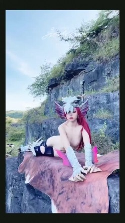 稀有露脸 高端ACG业界女神爆机少女 喵小吉 8月番微醺时刻绮怀零世界的异生活怪物猎人精品私拍 截图9