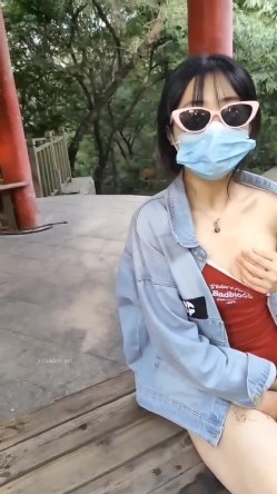 露出界天花板满级狂人！身材苗条性感网红【兔兔】私拍，学校公园商场各种场所人前露出翻屁眼露逼紫薇喷 截图7