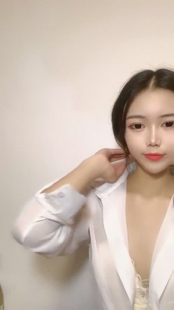 新人！美女主播被干了~【希希】黑丝长腿~疯狂啪啪~过瘾~！ 截图1