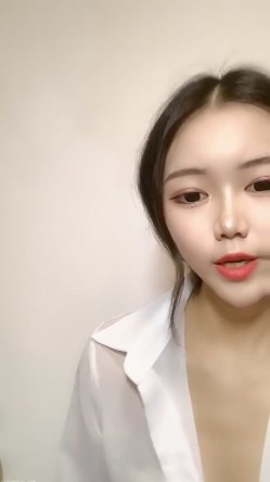 新人！美女主播被干了~【希希】黑丝长腿~疯狂啪啪~过瘾~！ 截图3