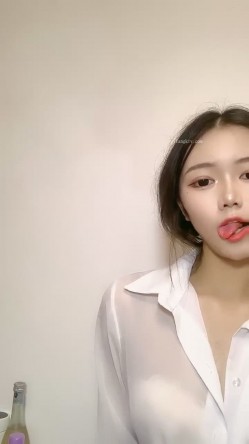 新人！美女主播被干了~【希希】黑丝长腿~疯狂啪啪~过瘾~！ 截图9