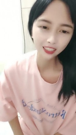 CC小妹露脸自己在家陪狼友骚，情趣内衣白丝情趣诱惑狼友，互动撩骚揉捏骚奶子，大黑牛自慰骚穴浪叫表情骚 截图7