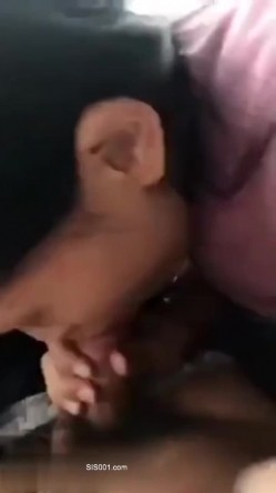 接甜美小情人下班说今天刺激点玩车震 男子有点犹豫 车多操操停停 老公又催回家真的刺激 截图6
