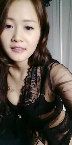 高颜值钢管舞美女第五弹 性感透视装黑丝带着面具跳舞 近距离特写逼逼 截图2