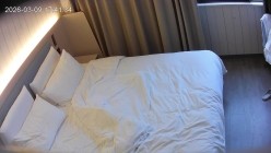 酒店高清偷拍 ️极品身材高颜值卿本佳人下海宽衣解带迎客来 截图4