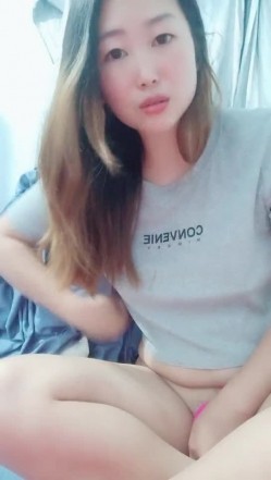居家知性美少妇，独自在家道具自慰，跳蛋自慰粉蝴蝶，流了很多白浆 截图15