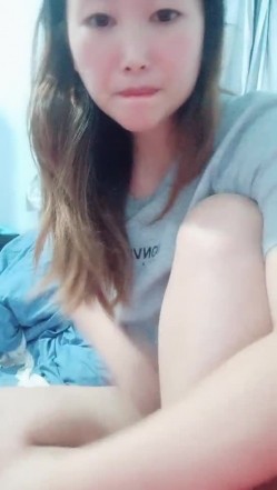 居家知性美少妇，独自在家道具自慰，跳蛋自慰粉蝴蝶，流了很多白浆 截图16