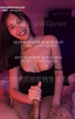 露脸甜妹性感的黑色包臀裙无套第一视角性爱，女上骑乘，露出骚骚的表情看着你，女友真的太会扭了，谁懂这骑乘的含金量 截图1