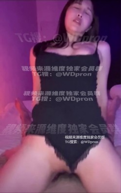露脸甜妹性感的黑色包臀裙无套第一视角性爱，女上骑乘，露出骚骚的表情看着你，女友真的太会扭了，谁懂这骑乘的含金量 截图7