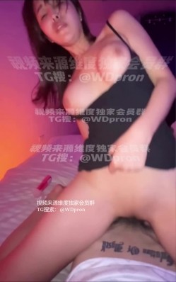 露脸甜妹性感的黑色包臀裙无套第一视角性爱，女上骑乘，露出骚骚的表情看着你，女友真的太会扭了，谁懂这骑乘的含金量 截图15