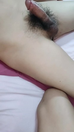 大鸡巴撑爆妹子的小嘴，全程露脸深喉口交，各种姿势抓着骚奶子爆草她，浪叫不止表情好骚啊，差点给她干哭了 截图14