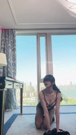 秀人网人气女神，【玥儿玥】最新黑丝高跟，职业装御姐范，大尺度漏奶头 截图2