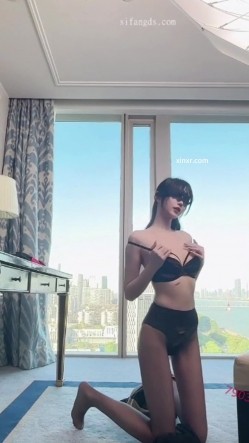秀人网人气女神，【玥儿玥】最新黑丝高跟，职业装御姐范，大尺度漏奶头 截图8