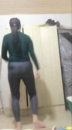抖音少妇【LOVE】金主定制流出,大单掰穴，跳广场舞，喜欢少妇嫂子的必入 截图5