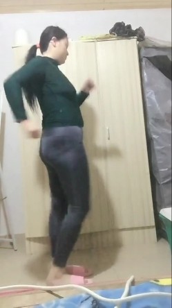 抖音少妇【LOVE】金主定制流出,大单掰穴，跳广场舞，喜欢少妇嫂子的必入 截图12