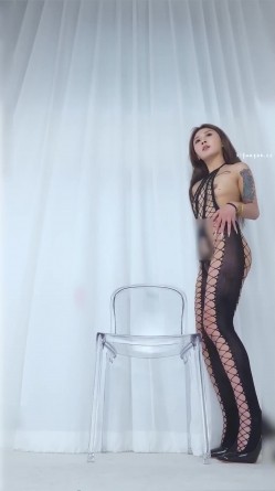 【king8舞团】超美模特『恩绮』双视角裸舞 高颜值身材好逼毛很浓郁 截图6
