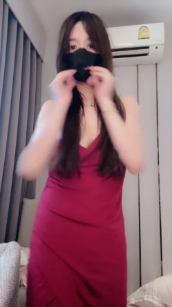 尤物推荐【美人儿】逆天女神 颜值身材吊打网红明星 美到窒息 绿播下海 全裸下厨 跳蛋自慰爽 截图7