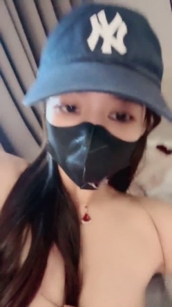 尤物推荐【美人儿】逆天女神 颜值身材吊打网红明星 美到窒息 绿播下海 全裸下厨 跳蛋自慰爽 截图11