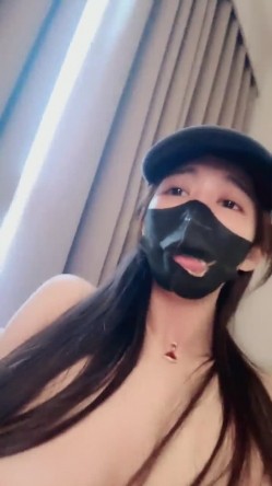 尤物推荐【美人儿】逆天女神 颜值身材吊打网红明星 美到窒息 绿播下海 全裸下厨 跳蛋自慰爽 截图13