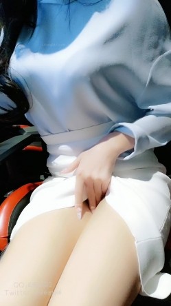 最美极品网红女神『娜美妖姬』最新甄选 高速抽插小喷泉狂喷 网吧露出紫薇玩穴 高清720P原版 截图1