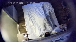 上帝视角真实偸拍，中年男女开房偸情性爱，少妇呻吟声是亮点，绝对把你听硬，喔~好舒服~好深，边淫叫边说骚话 截图5