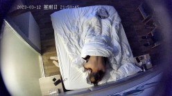 上帝视角真实偸拍，中年男女开房偸情性爱，少妇呻吟声是亮点，绝对把你听硬，喔~好舒服~好深，边淫叫边说骚话 截图10