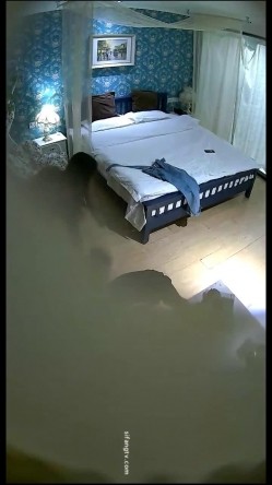 未公开付费私享服欣赏年轻大波妹和男友开房嗨炮边肏边用手机录像激情69式玩遍各种体位床上床下操遍了整个房间最后美女瘫软了 截图2