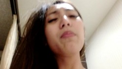 《台湾情侣泄密》台中美女从模特到房仲 ️出卖身体的那些日子 截图2