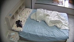 情趣酒店 极品大奶女生 一对豪乳又大又挺 女生做爱也狂野 身体被对起来操 精液射满全身和脸上 截图13