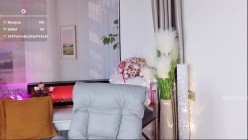 ️国民女神【Kiki-2025】紫色战袍、丝袜诱惑、口爆、潮喷 截图16