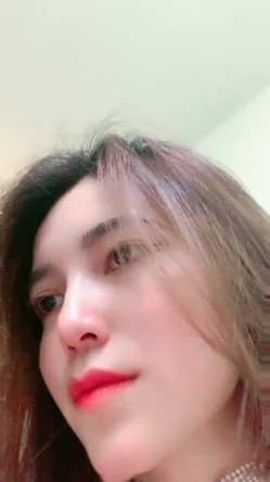 肥唇粉穴短发网红美女！新人下海自慰！怼着镜头疯狂揉穴，掰穴里面好湿，浴室洗澡湿身诱惑 截图16