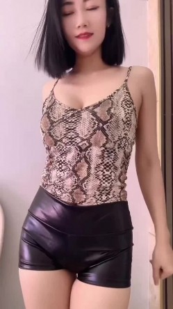 快手颜值少妇【媛猫儿】极品御姐榨精小鲜肉，好身材大长腿，足交圣体，逼肥奶圆 截图1