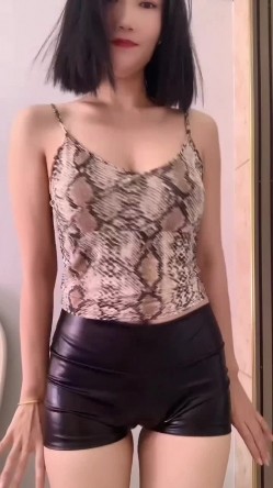 快手颜值少妇【媛猫儿】极品御姐榨精小鲜肉，好身材大长腿，足交圣体，逼肥奶圆 截图7