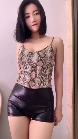 快手颜值少妇【媛猫儿】极品御姐榨精小鲜肉，好身材大长腿，足交圣体，逼肥奶圆 截图10