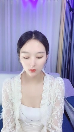 超级高档御姐！长得像明星童X，无敌甜美大长腿，把美腿伸直了自慰，高价密码房，声音甜美喜欢唠嗑，9分高颜值8分好身材 截图3