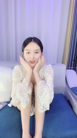 超级高档御姐！长得像明星童X，无敌甜美大长腿，把美腿伸直了自慰，高价密码房，声音甜美喜欢唠嗑，9分高颜值8分好身材 截图14