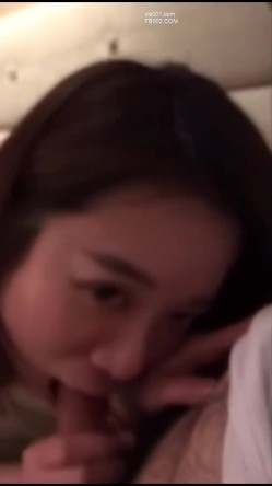制服漂亮小少妇主动脱光了给我口 第一次还有点不好意思 口活不错大概经常给老公口 截图14